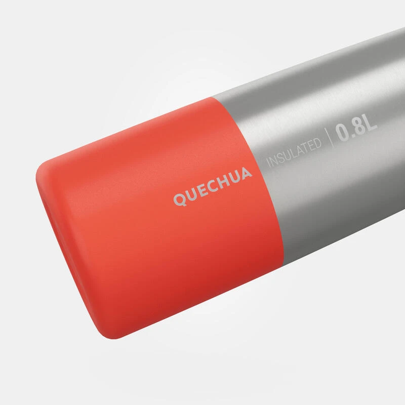Quechua Gourde Isotherme Inox 0,8L Bouchon à Ouverture Rapide Pour La Randonnée - Rouge 3 Quechua Gourde Isotherme Inox 0,8L Bouchon à Ouverture Rapide Pour La Randonnée - Rouge – Image 3